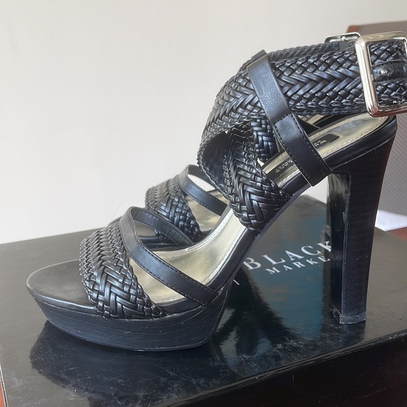 WHBM Lido 4 1/2 in heels - Picture 2 of 6